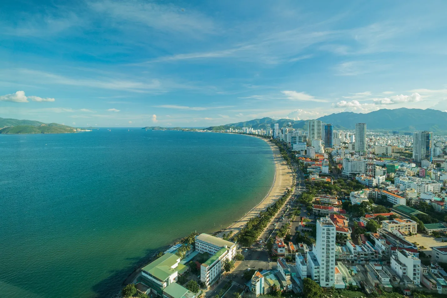 Vịnh Nha Trang - một trong 29 vịnh đẹp nhất thế giới
