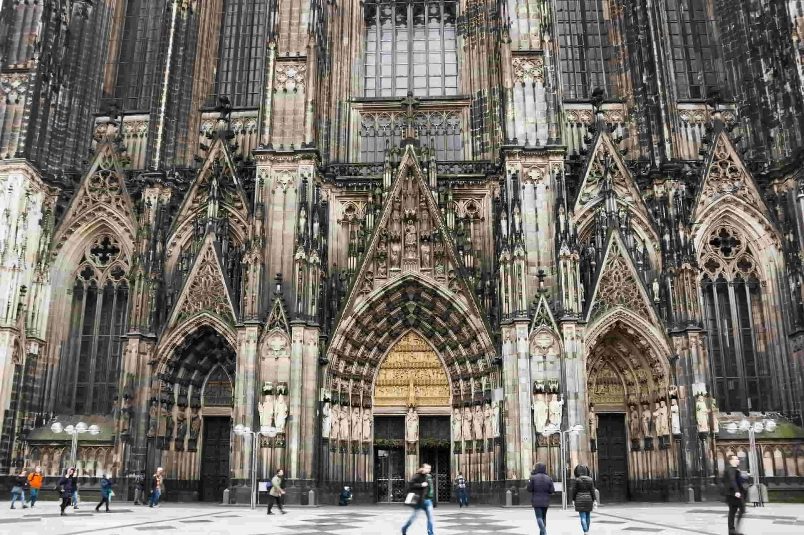 Khám phá nhà thờ Cologne, tuyệt tác kiến trúc Gothic vĩ đại của Đức