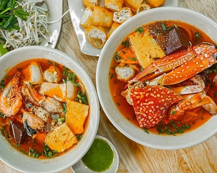 Thưởng thức tô bánh canh ghẹ Phú Quốc đậm đà hương vị biển cả