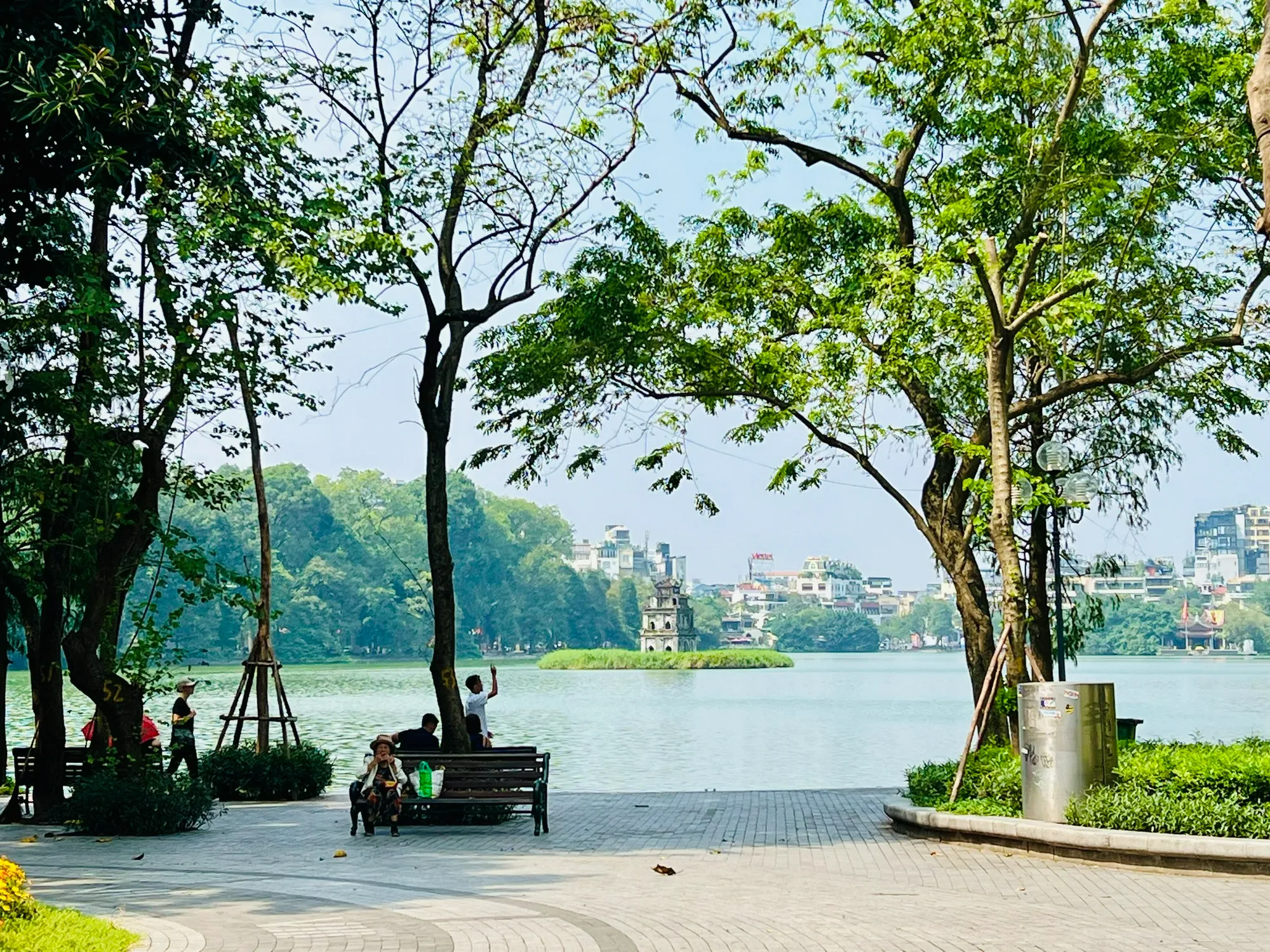 Hồ Gươm, nét thơ mộng giữa lòng Hà Nội