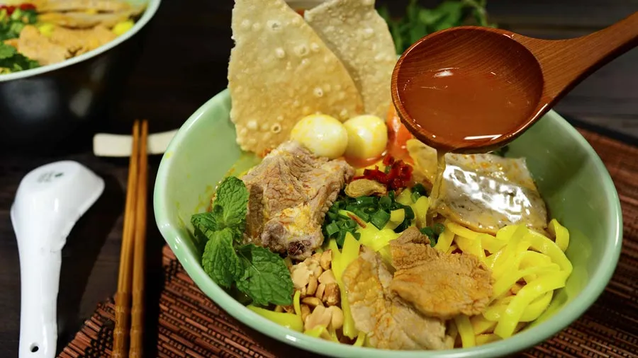 Thưởng thức đặc sản mì Quảng Đà Nẵng
