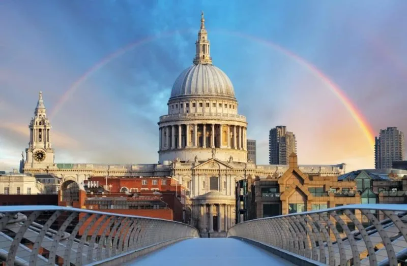 Nhà thờ St Paul's là tàn tích cổ kính trên đồi, mang vẻ đẹp hoài cổ và tầm nhìn bao quát thành phố Malacca