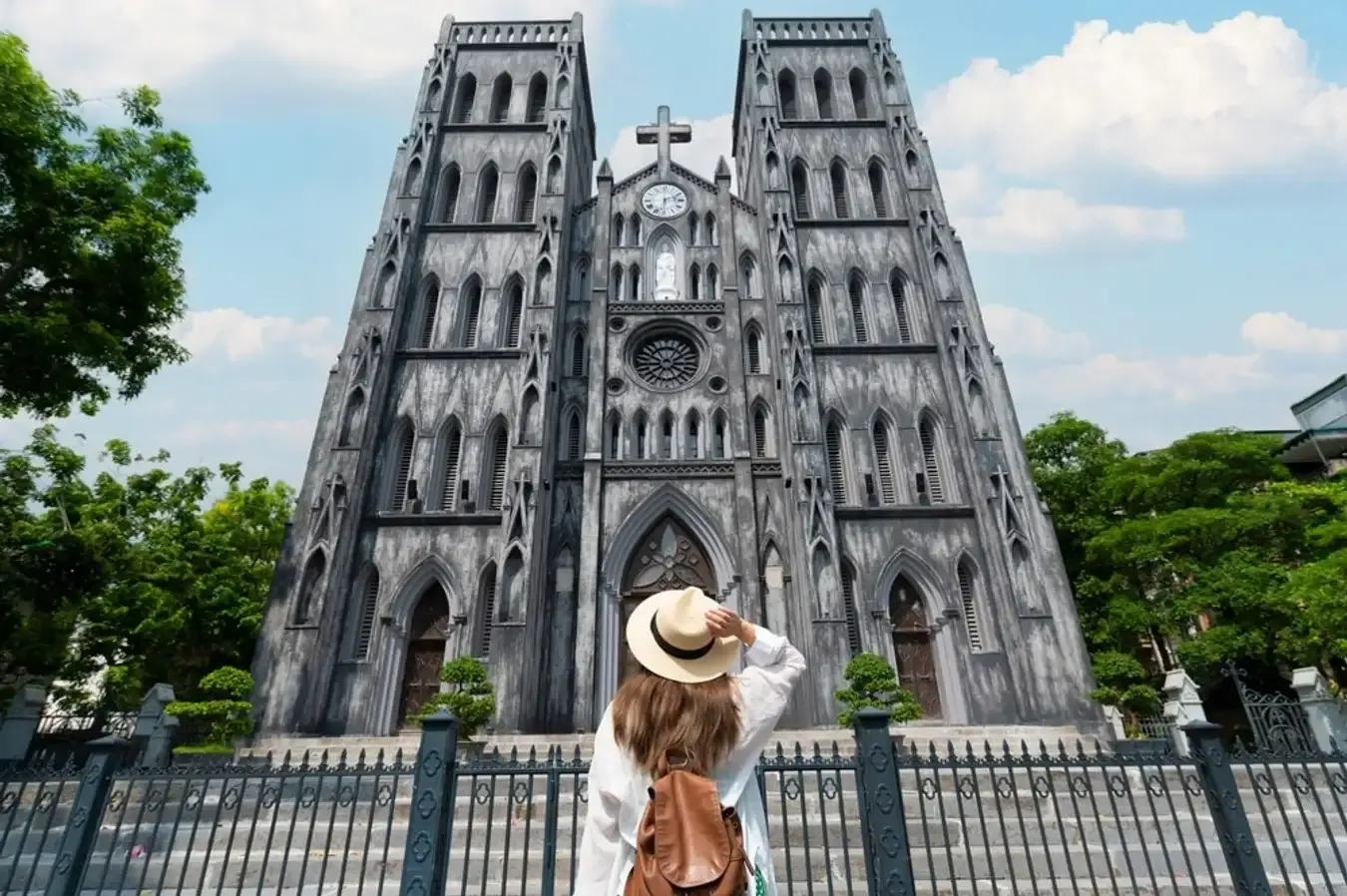 Nhà thờ Lớn Hà Nội: Vẻ đẹp Gothic cổ kính giữa lòng phố thị