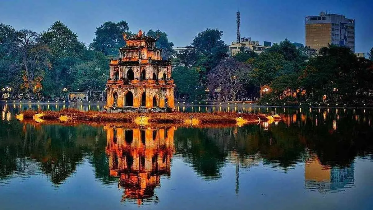 Săn vé máy bay Vinh Hà Nội giá tốt, khám phá thủ đô ngàn năm văn hiến