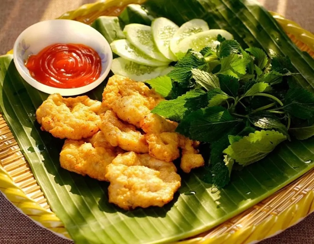 Chả mực là món ăn du khách không thể bỏ lỡ khi đến Hải Phòng