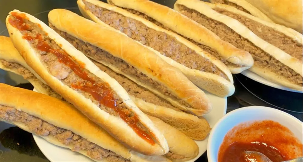 Bánh mì que cay tuy đơn giản nhưng hương vị lại rất lôi cuốn