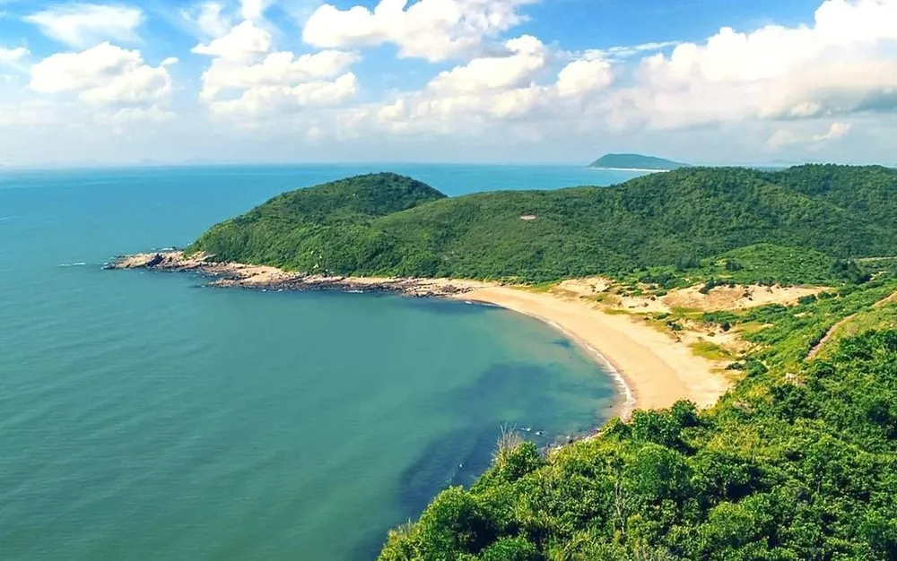 Đảo Ngọc Vừng là điểm đến tuyệt vời cho du khách yêu thích sự yên tĩnh