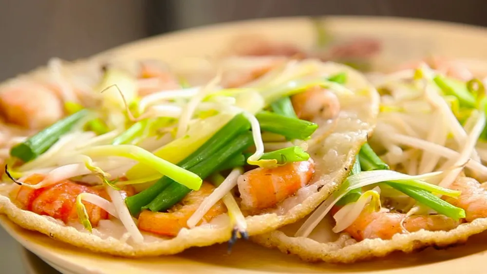 Bánh xèo Tuy Hoà là món thu hút nhiều thực khách mỗi khi đến Tuy Hoà
