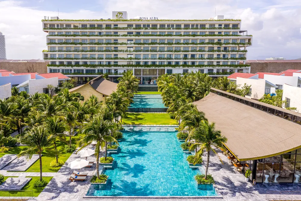 Rosa Alba Resort là điểm đến cho du khách muốn trải nghiệm nghỉ ngưỡng 5 sao