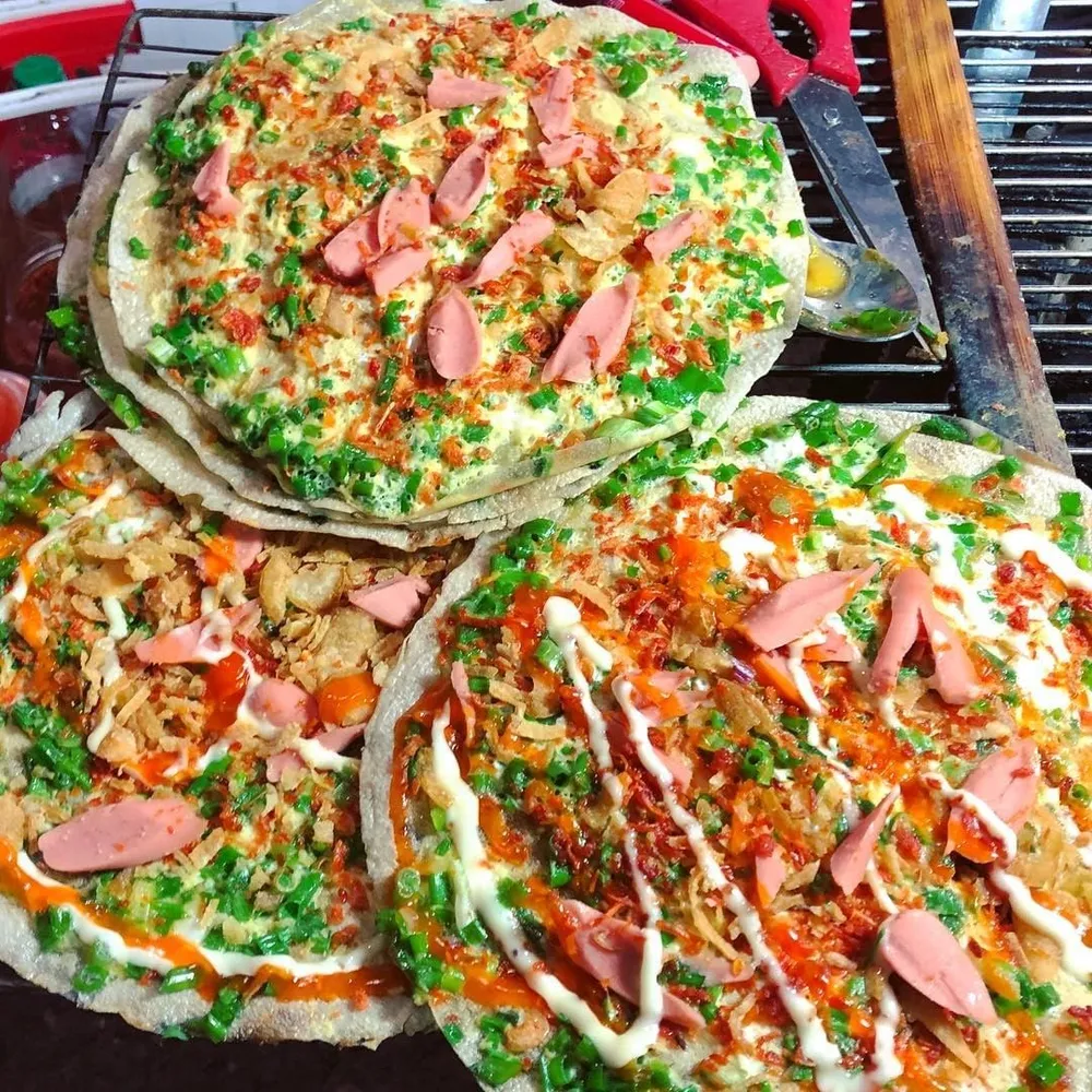 Thưởng thức bánh tráng nướng trong không khí se lạnh là trải nghiệm vô cùng thú vị