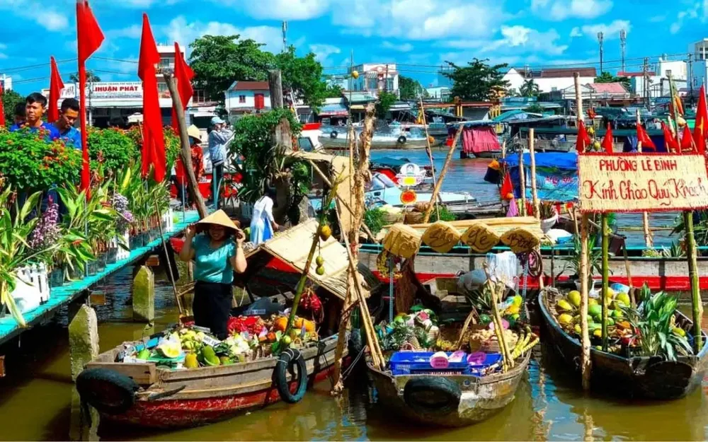 Chợ nổi Cái Răng là nét đẹp đặc trưng tại Cần Thơ