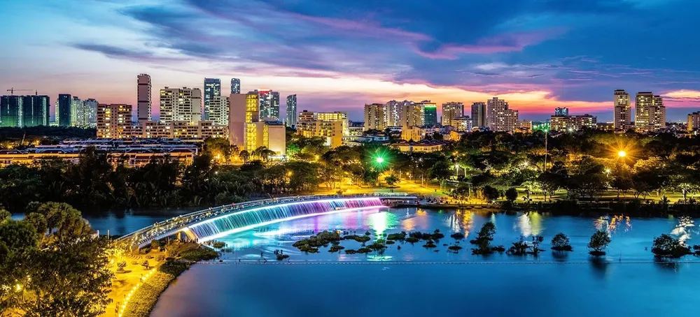 Cầu Ánh Sao lên đèn lung linh khi thành phố về đêm