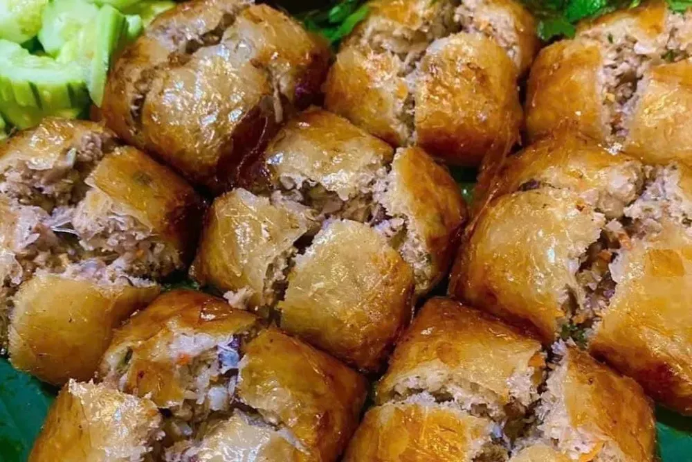 Nem mang hương vị hải sản thơm ngon vô cùng bắt miệng