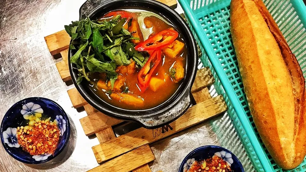 Phá lấu thu hút du khách bởi hương vị thơm ngon