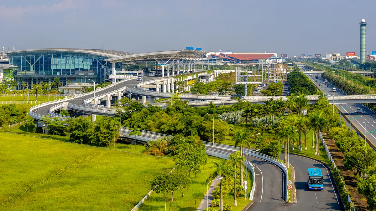 Vé máy bay pleiku Hà Nội hòa mình vào không khí hào hùng với đất nước