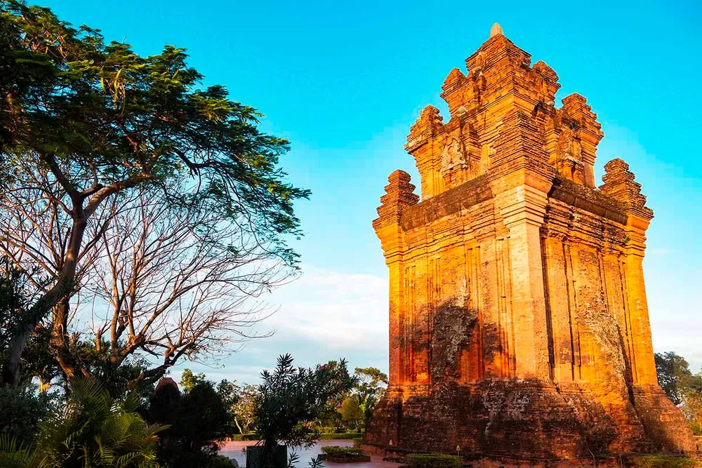 Tháp Nhạn là công trình kiến trúc Chăm cổ
