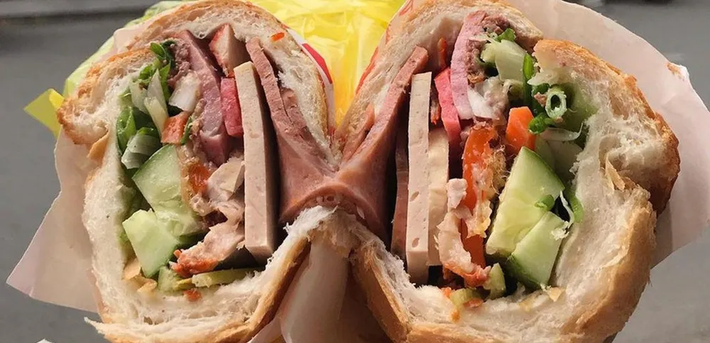 Bánh mì Sài Gòn là biểu tượng văn hoá ẩm thực đường phố