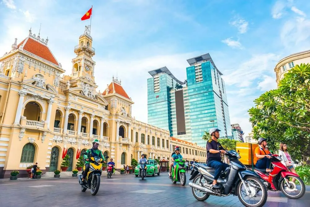 Vé máy bay Tuy Hòa Sài Gòn hành trình từ xứ hoa vàng cỏ xanh đến thành phố không ngủ