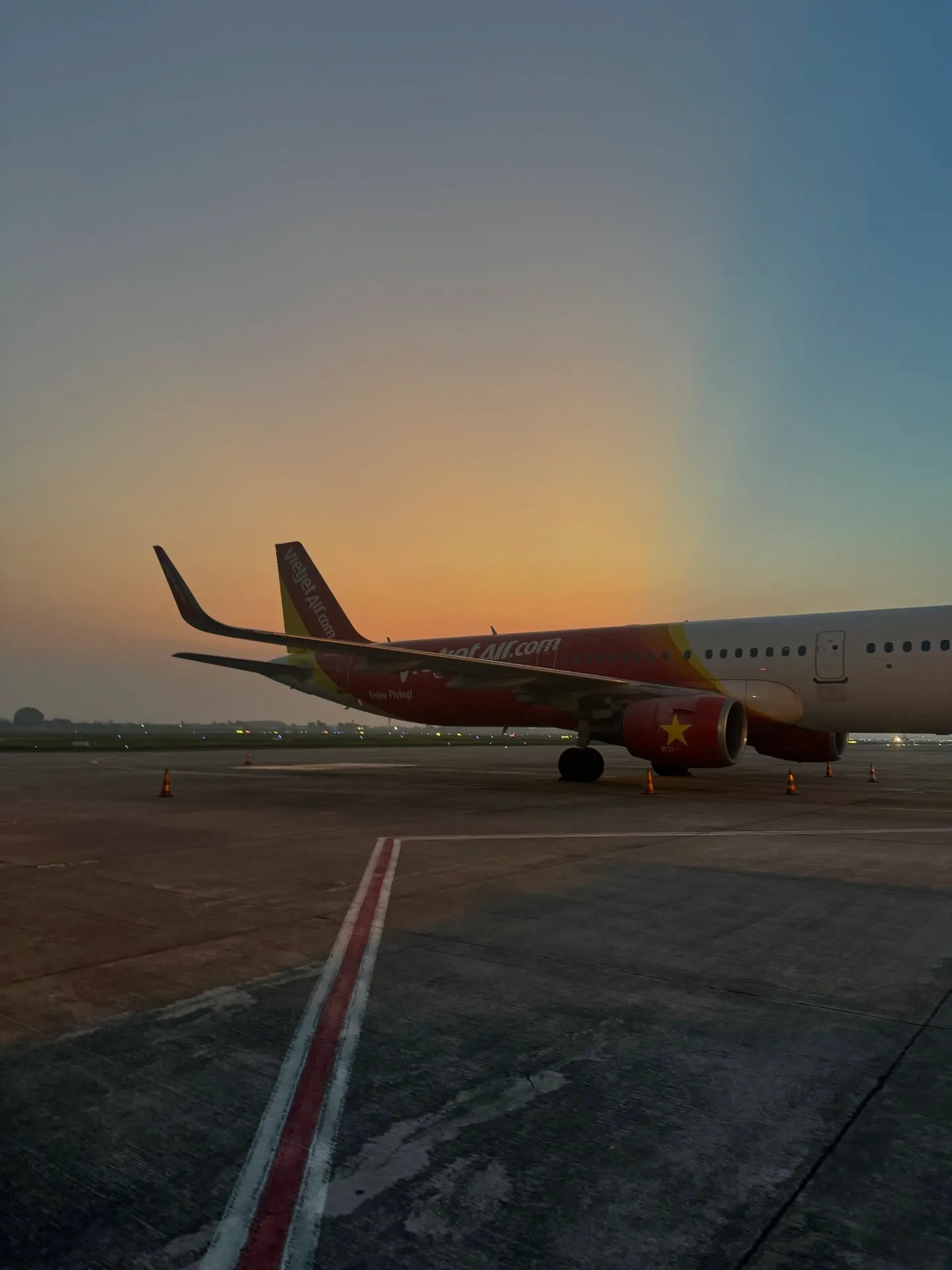 Máy bay Vietjet Air tại đường băng – hỗ trợ săn vé máy bay giá rẻ cho kỳ nghỉ lễ 30/4.