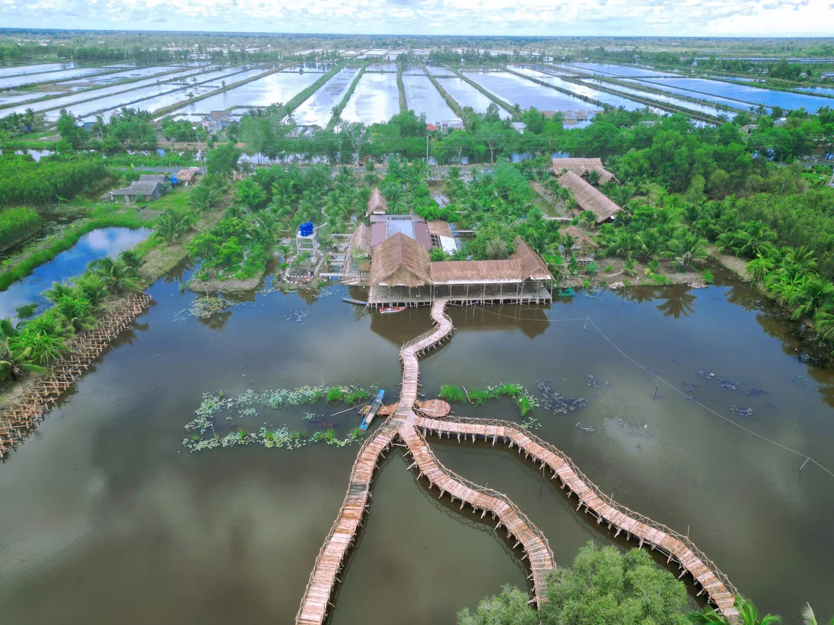 Nhà bên đầm ở Cà Mau