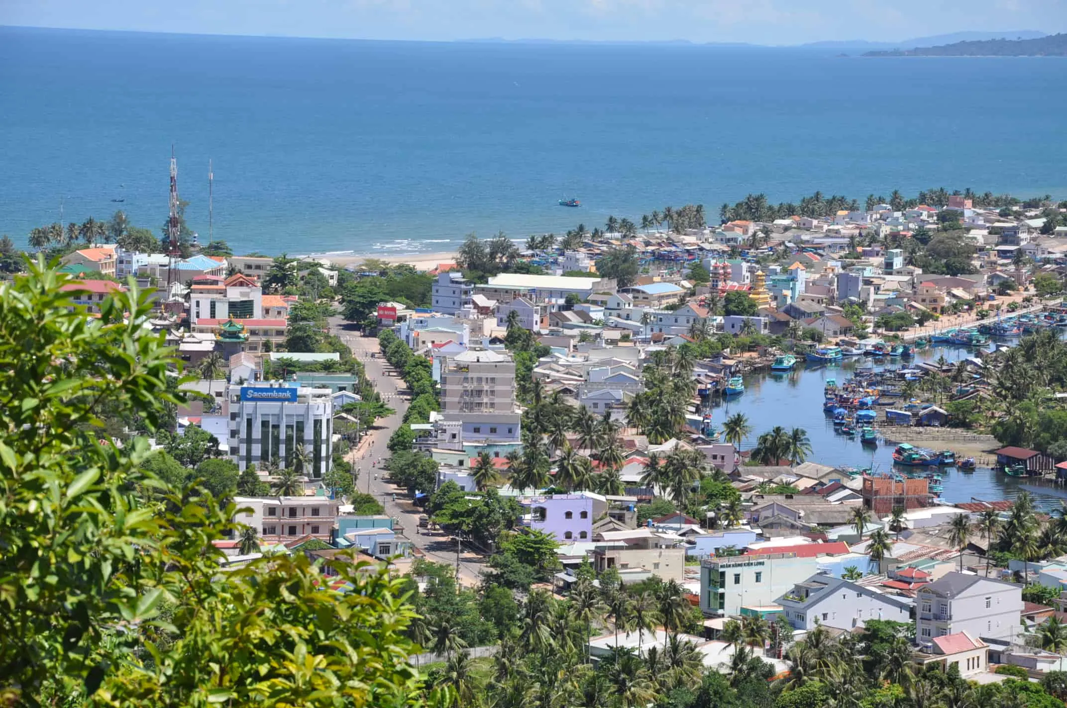 Thị trấn Dương Đông sầm uất, nhộn nhịp đêm ngày