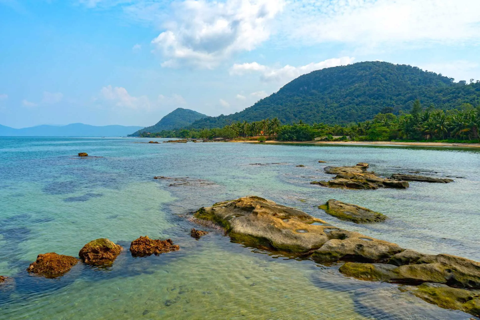 Gành Dầu với vẻ đẹp thô sơ, yên ắng