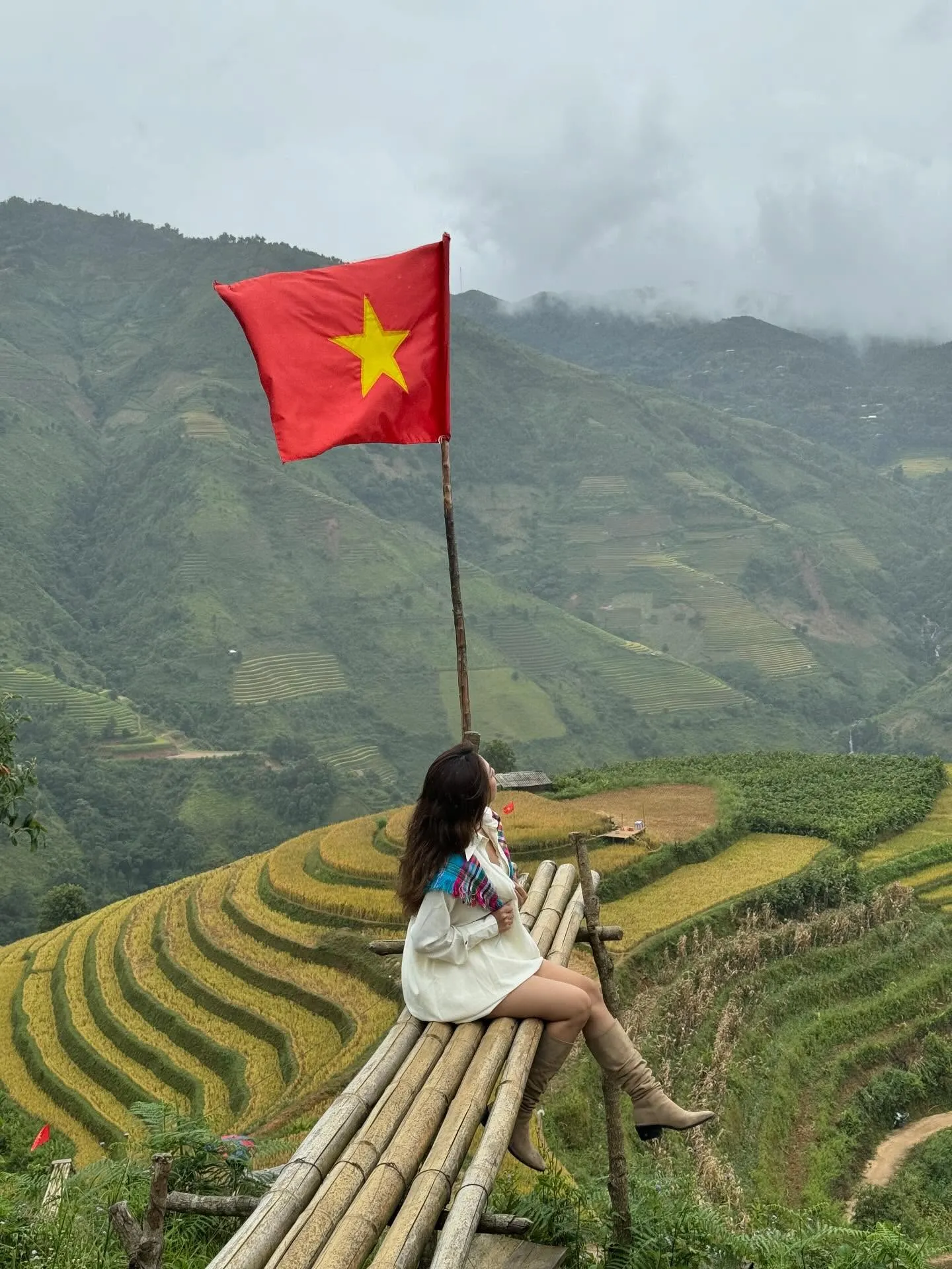 Biển mây Tà Xùa Sơn La buổi sáng sớm phủ kín núi non trùng điệp