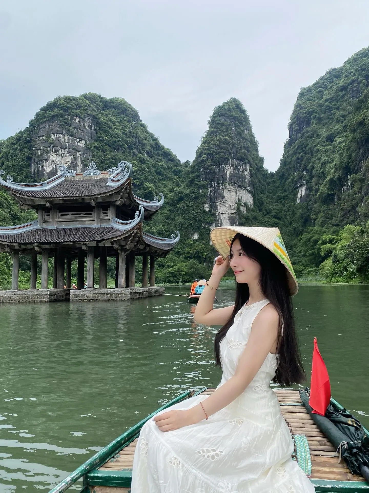 Toàn cảnh vẻ đẹp kỳ vĩ của Tràng An với hệ thống núi đá vôi