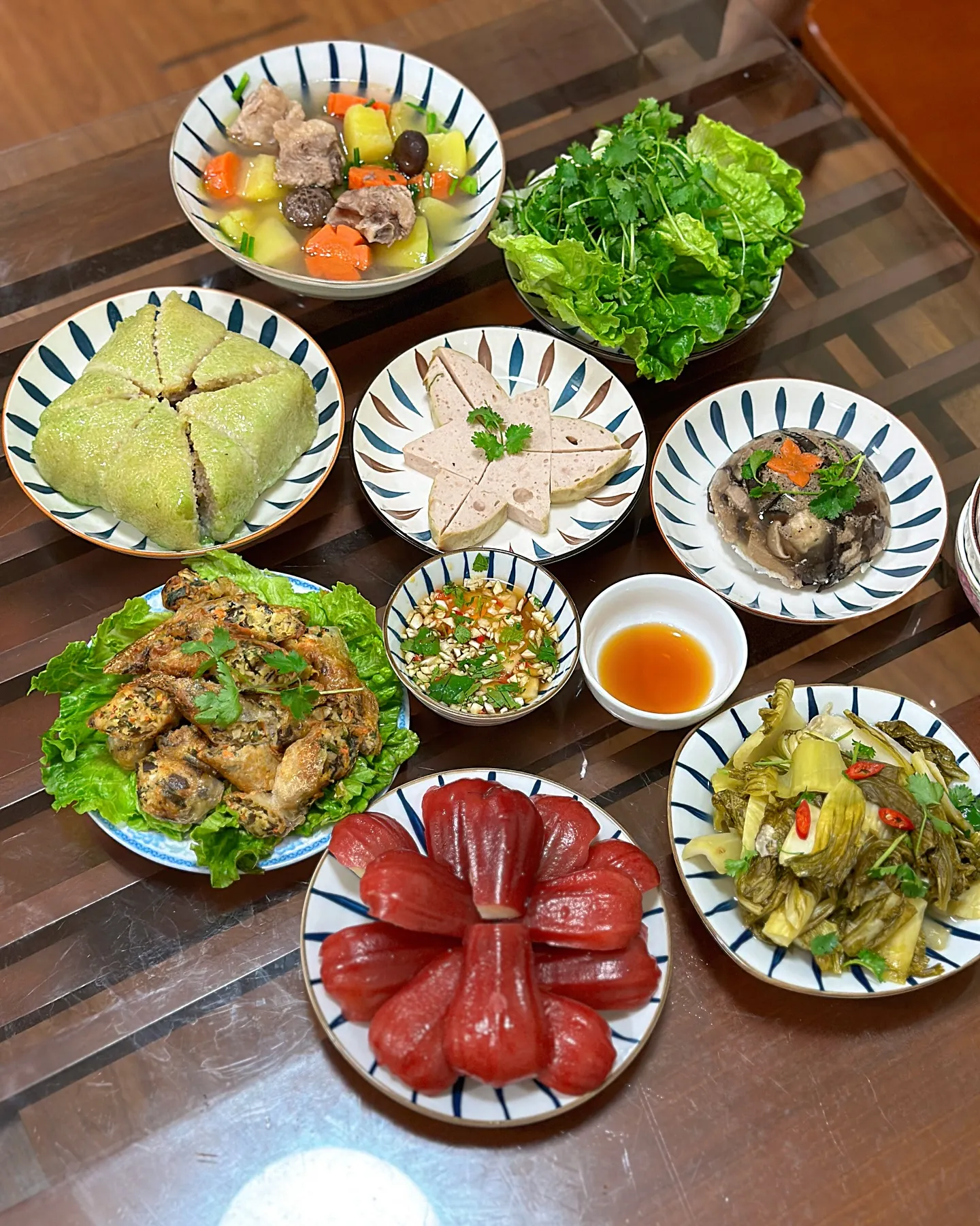 Làm một mâm cơm Tết để sẵn sàng đón năm mới